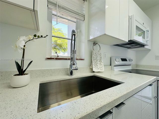 417 SE 14th Ct 4, Fort Lauderdale, FL 33316