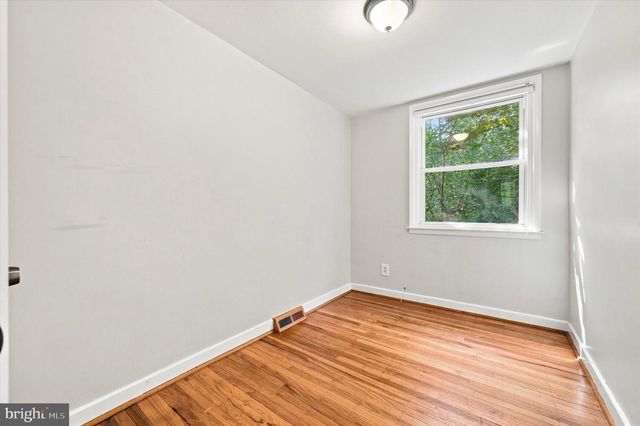 325 E PLEASANT ST, Philadelphia, PA 19119