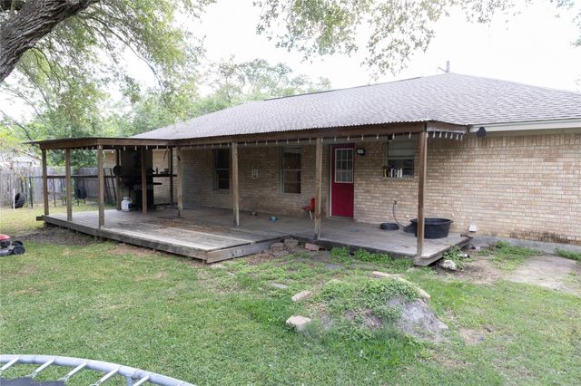 201 Fm 1160 Road, Louise, TX 77455