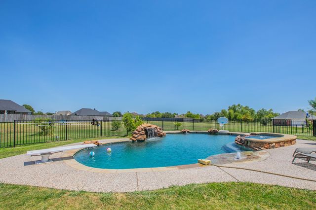 3133 Belmont Lane, Terrell, TX 75160