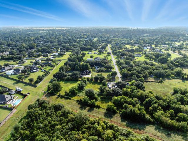 300 Mustang Road, Alvin, TX 77511