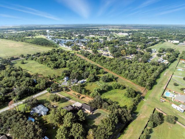 300 Mustang Road, Alvin, TX 77511