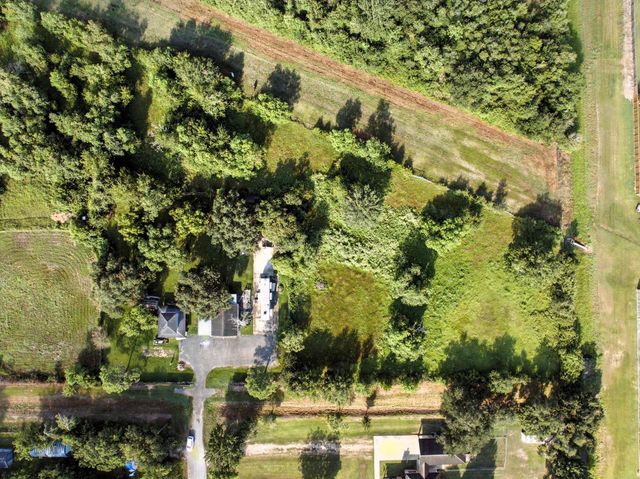 300 Mustang Road, Alvin, TX 77511