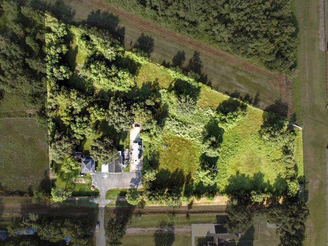 300 Mustang Road, Alvin, TX 77511