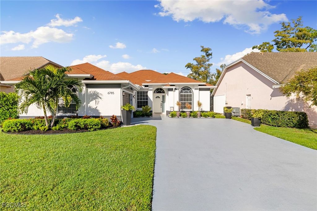 6785 Berwick PL, Naples, FL 34104
