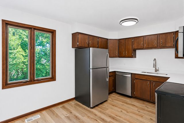 31 Green Oaks Drive B, Crystal Lake, IL 60014