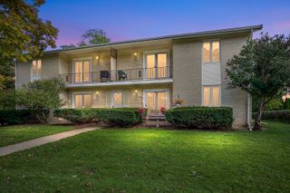 31 Green Oaks Drive B, Crystal Lake, IL 60014