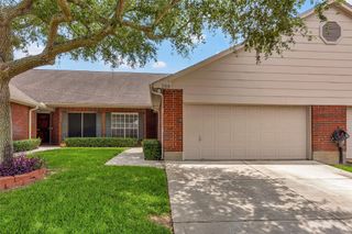 3310 Country Meadows Court, Pearland, TX 77584