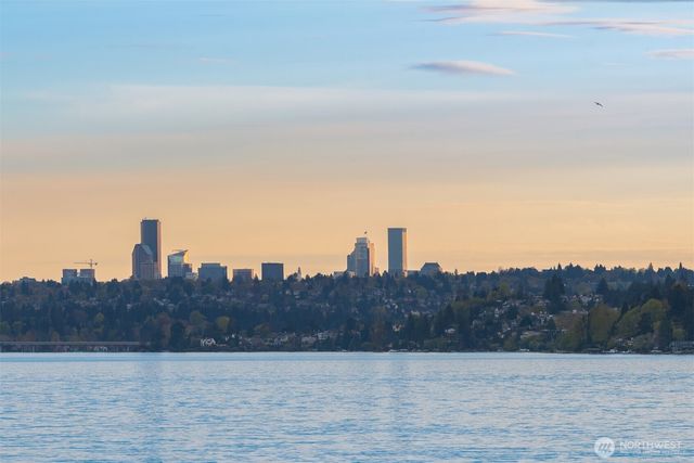 2095 Rose Point Lane, Kirkland, WA 98033