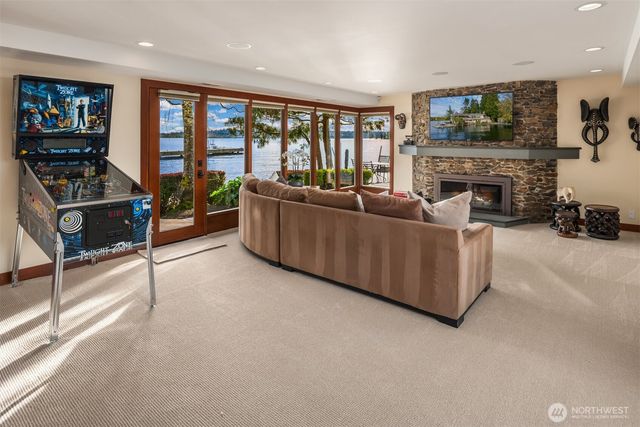 2095 Rose Point Lane, Kirkland, WA 98033