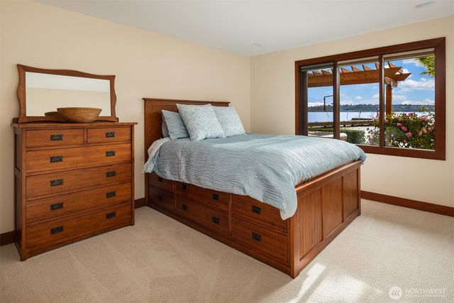2095 Rose Point Lane, Kirkland, WA 98033