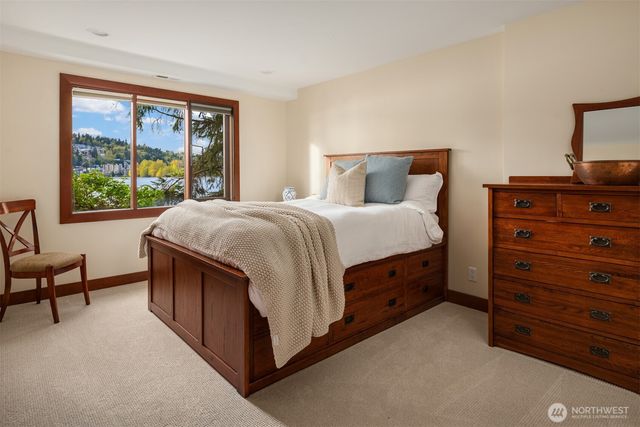 2095 Rose Point Lane, Kirkland, WA 98033