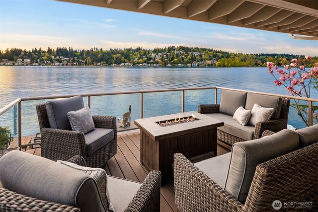 2095 Rose Point Lane, Kirkland, WA 98033