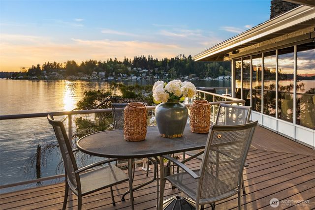 2095 Rose Point Lane, Kirkland, WA 98033