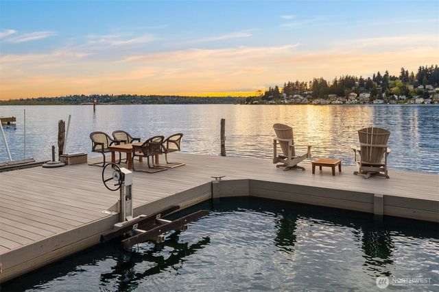 2095 Rose Point Lane, Kirkland, WA 98033