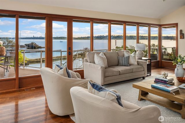 2095 Rose Point Lane, Kirkland, WA 98033