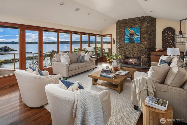 2095 Rose Point Lane, Kirkland, WA 98033