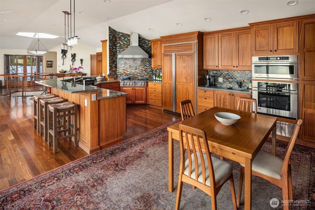 2095 Rose Point Lane, Kirkland, WA 98033
