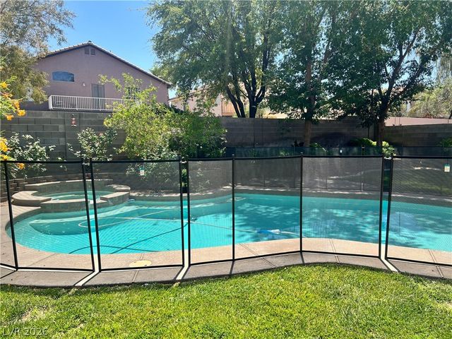 8225 Woodland Prairie Avenue, Las Vegas, NV 89129