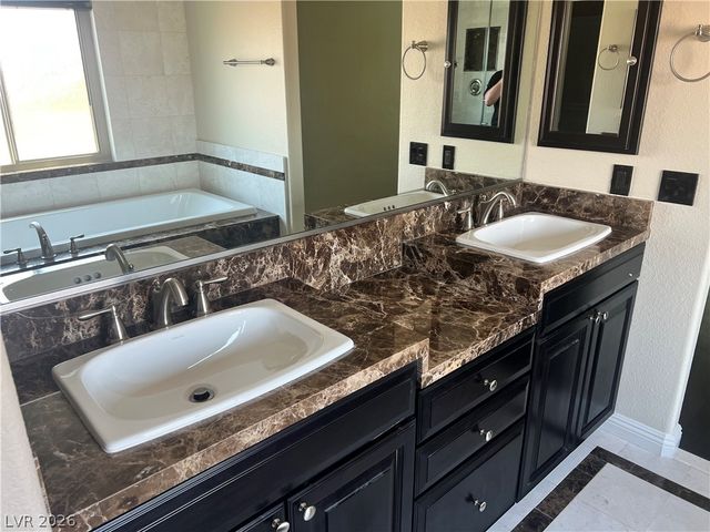 8225 Woodland Prairie Avenue, Las Vegas, NV 89129