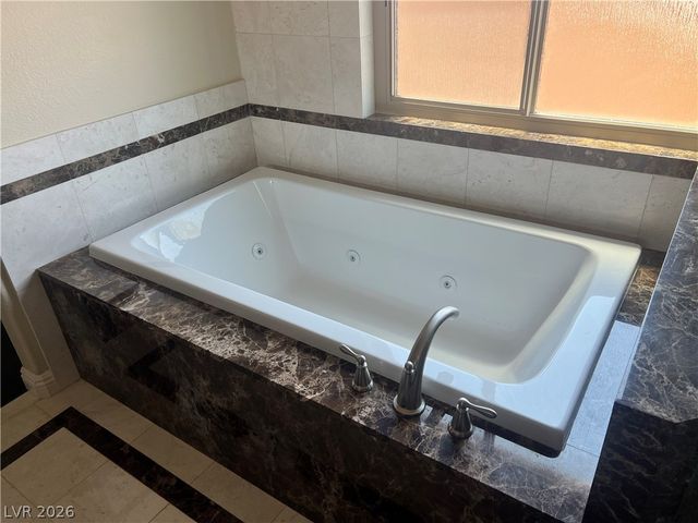 8225 Woodland Prairie Avenue, Las Vegas, NV 89129