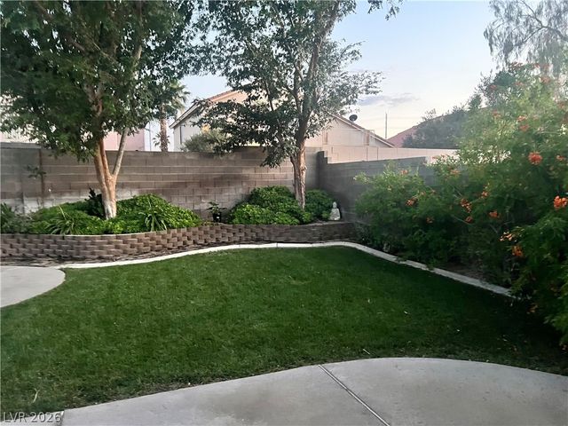 8225 Woodland Prairie Avenue, Las Vegas, NV 89129