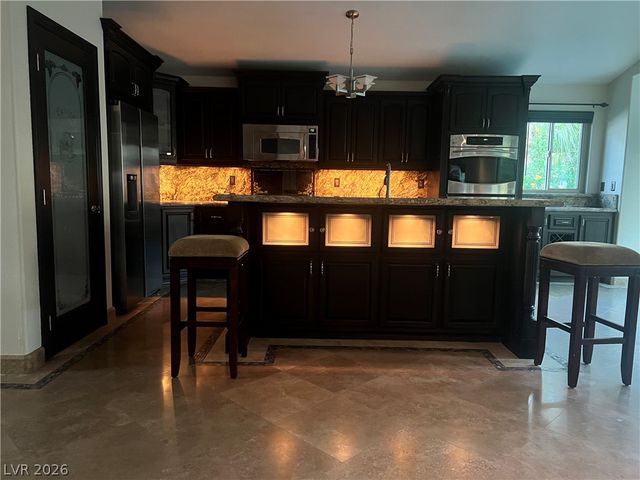 8225 Woodland Prairie Avenue, Las Vegas, NV 89129