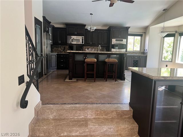 8225 Woodland Prairie Avenue, Las Vegas, NV 89129