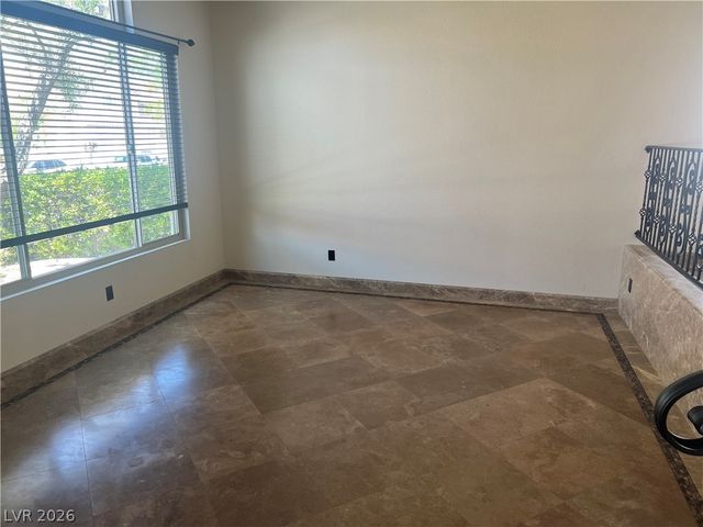 8225 Woodland Prairie Avenue, Las Vegas, NV 89129