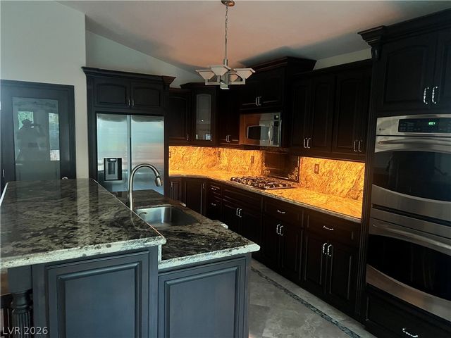 8225 Woodland Prairie Avenue, Las Vegas, NV 89129