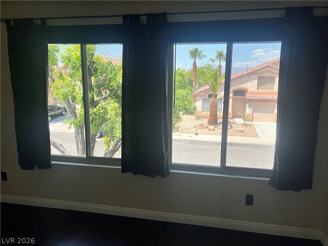 8225 Woodland Prairie Avenue, Las Vegas, NV 89129