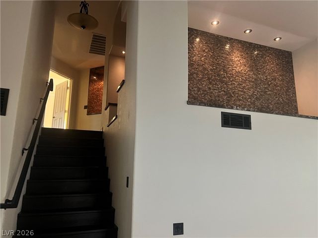 8225 Woodland Prairie Avenue, Las Vegas, NV 89129