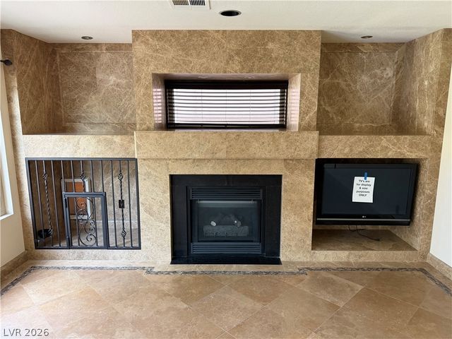 8225 Woodland Prairie Avenue, Las Vegas, NV 89129