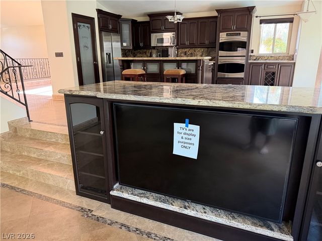 8225 Woodland Prairie Avenue, Las Vegas, NV 89129