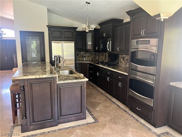8225 Woodland Prairie Avenue, Las Vegas, NV 89129
