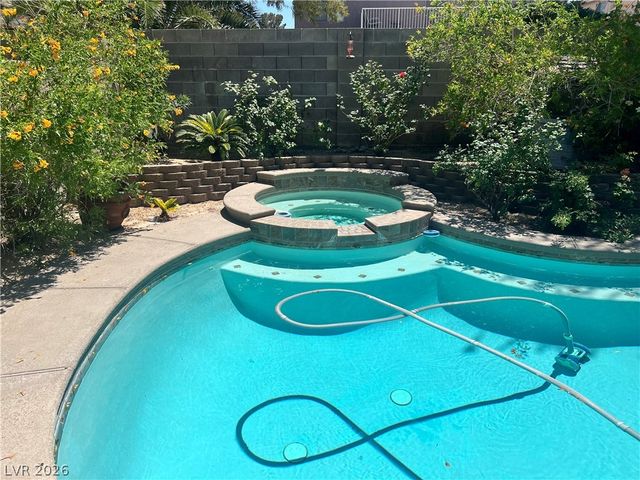 8225 Woodland Prairie Avenue, Las Vegas, NV 89129
