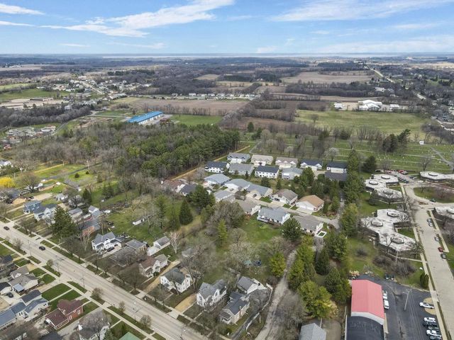 528 E Madison Avenue, Milton, WI 53563