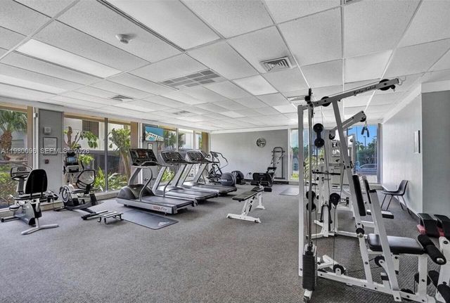 300 Bayview Dr 1107, Sunny Isles Beach, FL 33160