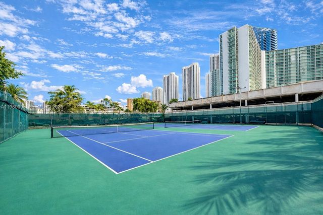 300 Bayview Dr 1107, Sunny Isles Beach, FL 33160