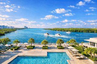 300 Bayview Dr 1107, Sunny Isles Beach, FL 33160