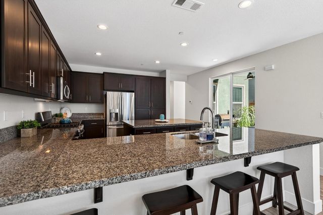 139 Clover Meadows Cir, Lincoln, CA 95648