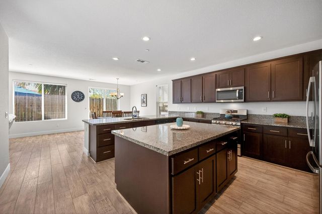 139 Clover Meadows Cir, Lincoln, CA 95648