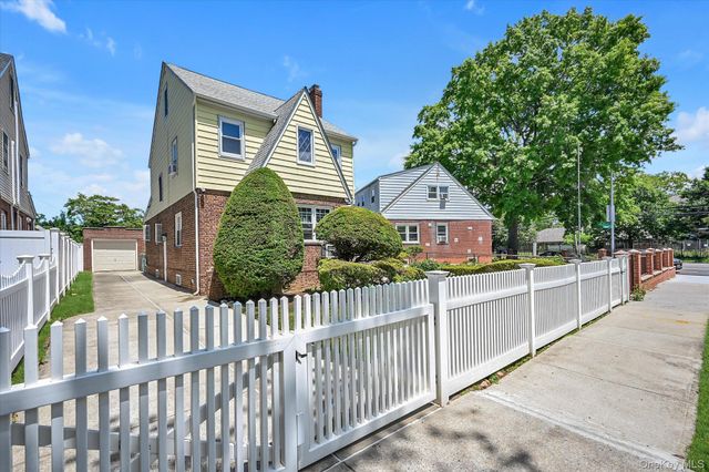 236-11 Seward Avenue, Bellerose Manor, NY 11427