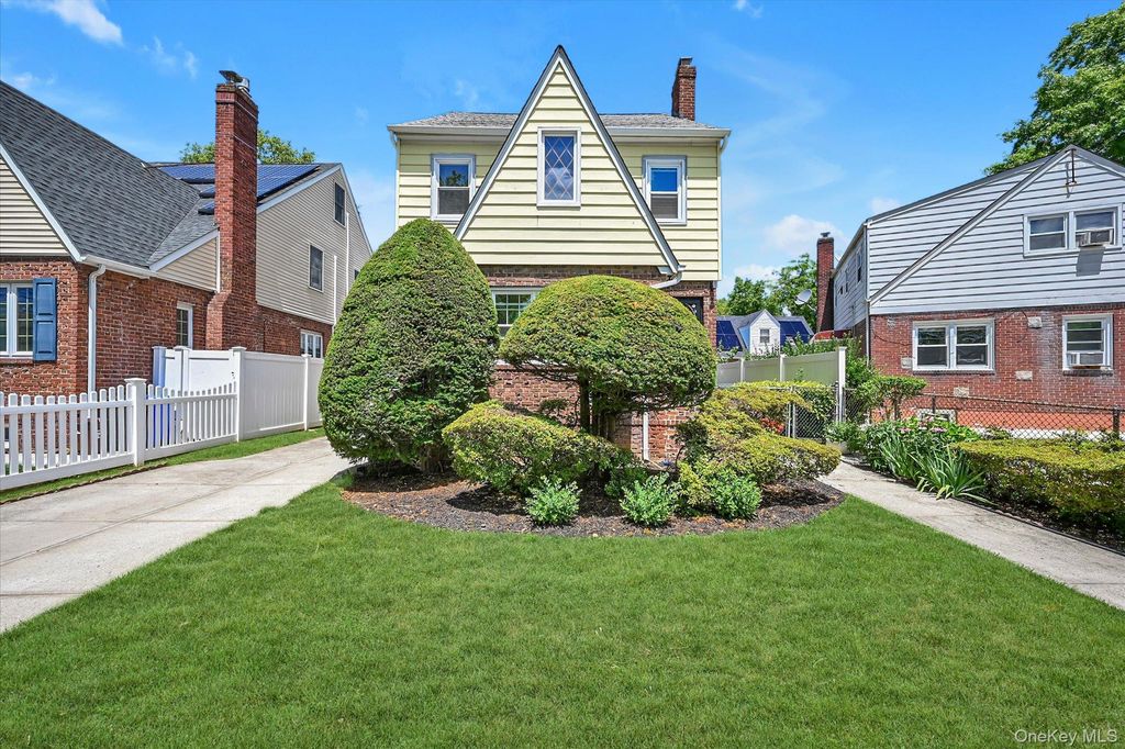 236-11 Seward Avenue, Bellerose Manor, NY 11427