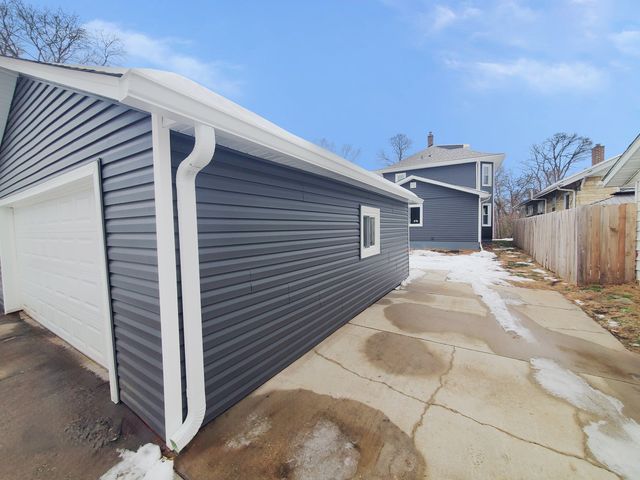 724 20th Avenue, East Moline, IL 61244