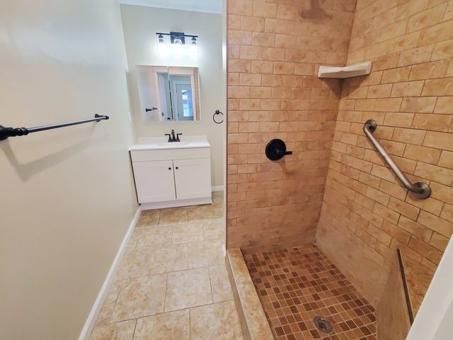 724 20th Avenue, East Moline, IL 61244