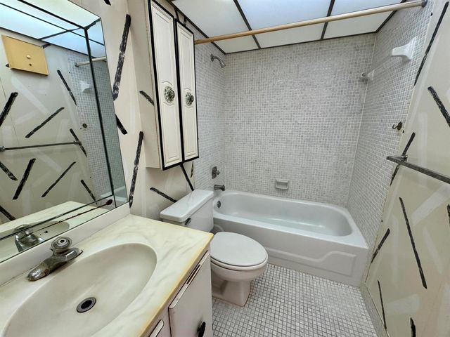 8050 W Mcnab Road 320, Tamarac, FL 33321