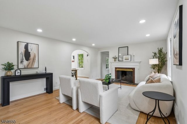 20 Pine St, Bernards Twp., NJ 07920