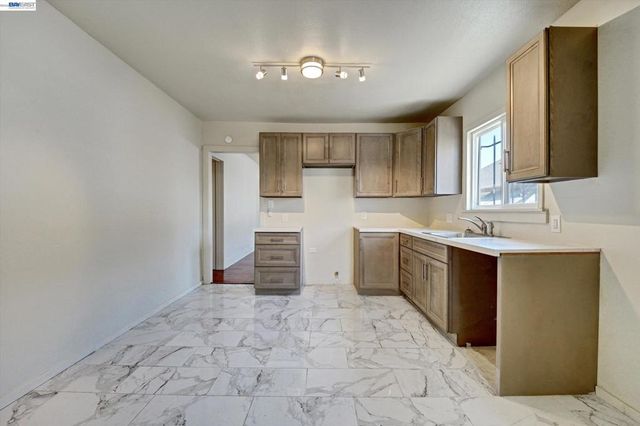 1707 73Rd Ave, Oakland, CA 94621