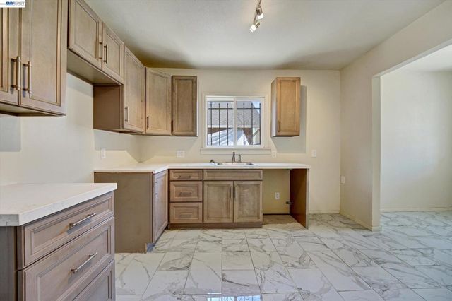 1707 73Rd Ave, Oakland, CA 94621